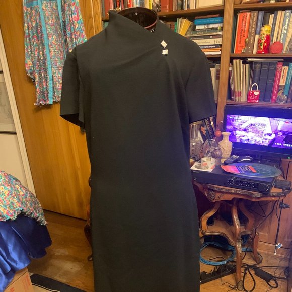 The Exquiste Back Dress - Picture 4 of 5